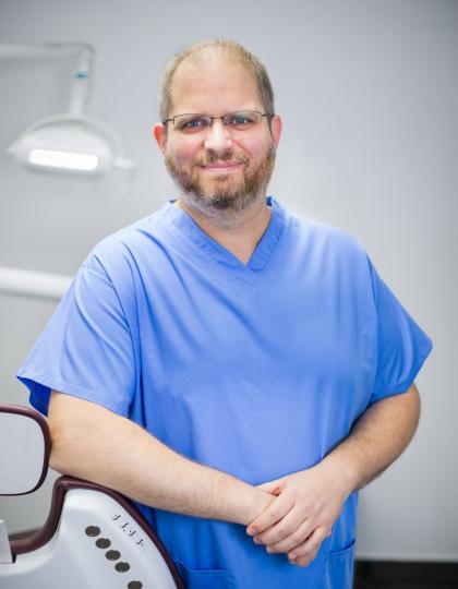 Dr. Ferentzi Balázs - Vezető Fogszakorvos Dr. Ferentzi Balázs - Vezető Fogszakorvos