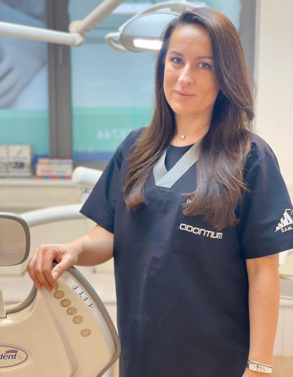 Dr. Kalmár Zsanett - Gyökérkezelés specialista Dr. Kalmár Zsanett - Gyökérkezelés specialista