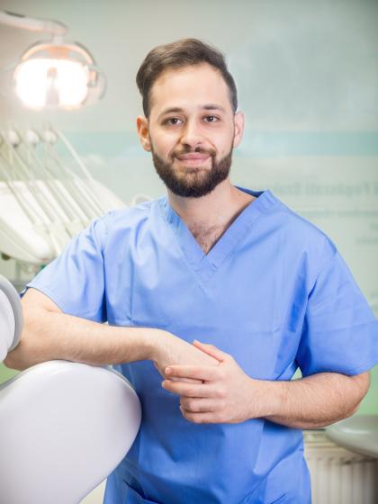 Dr. Sarhan Khalid - Fogorvos