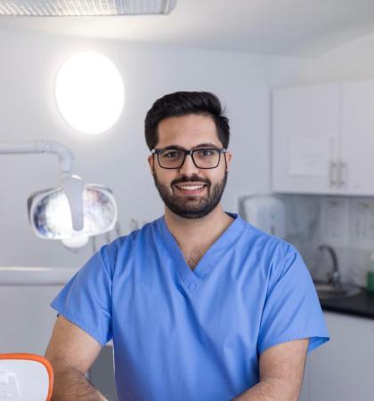 Dr. Rastgoo Parsa - Fogorvos